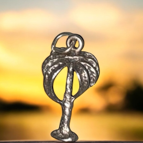 Palmetto/Palm Tree Charm or Pendant in Vintage Sterling Silver - Picture 4 of 5